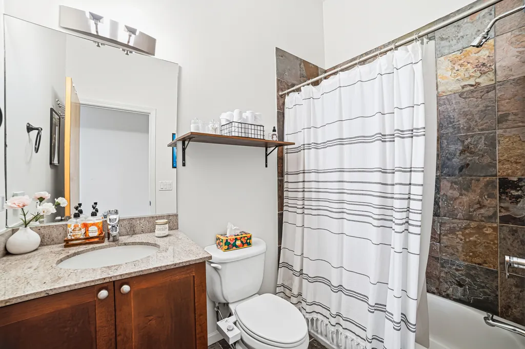 1525 North Milwaukee Avenue Chicago IL 60622