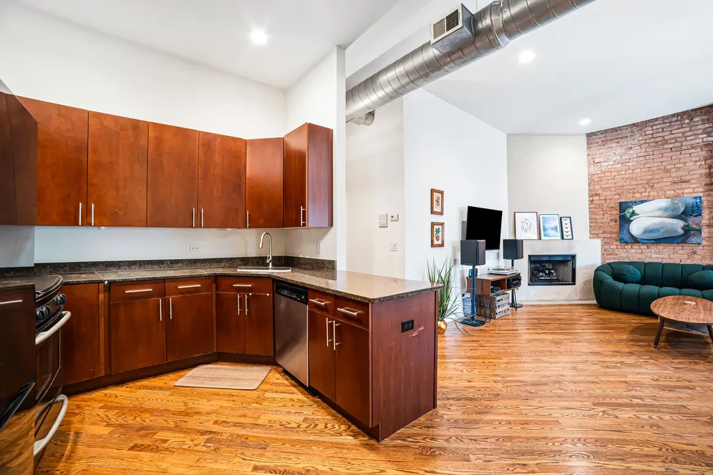 1525 North Milwaukee Avenue Chicago IL 60622