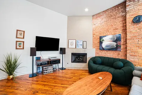 1525 North Milwaukee Avenue Chicago IL 60622