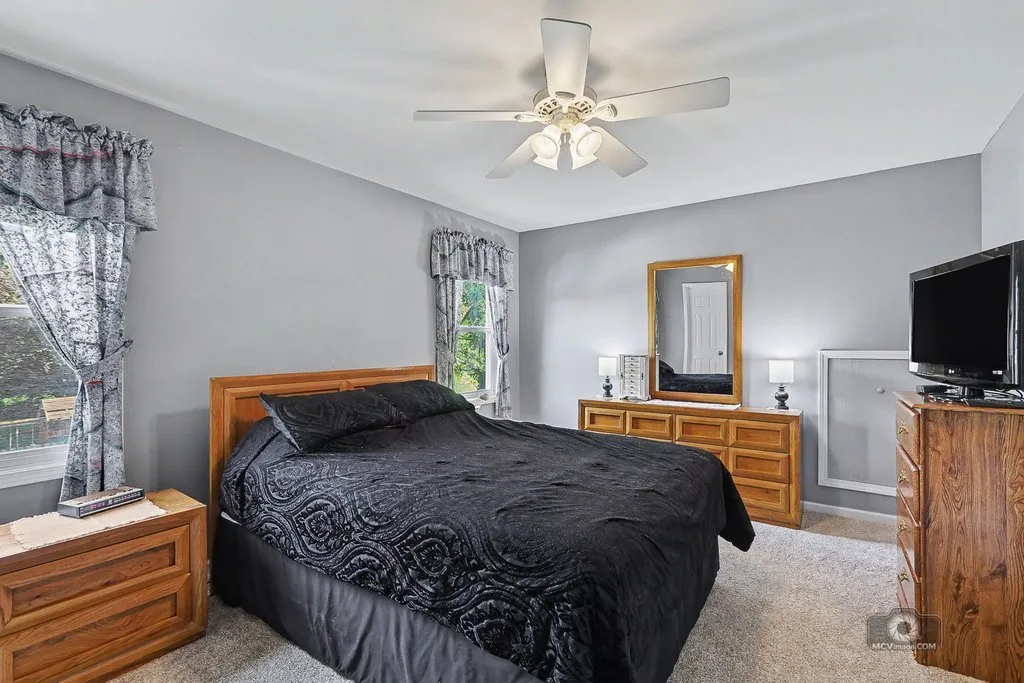 392 Basswood Court Carol Stream IL 60188