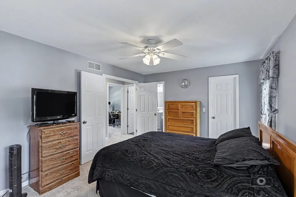 392 Basswood Court Carol Stream IL 60188