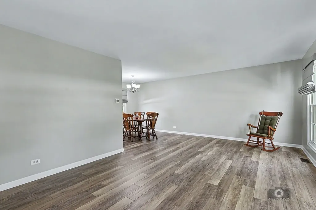 392 Basswood Court Carol Stream IL 60188
