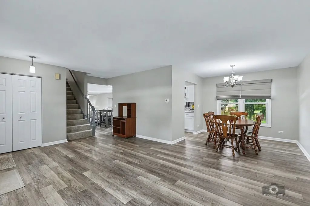 392 Basswood Court Carol Stream IL 60188