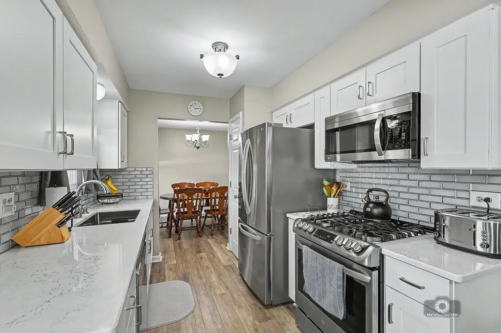 392 Basswood Court Carol Stream IL 60188