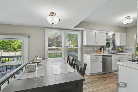 392 Basswood Court Carol Stream IL 60188
