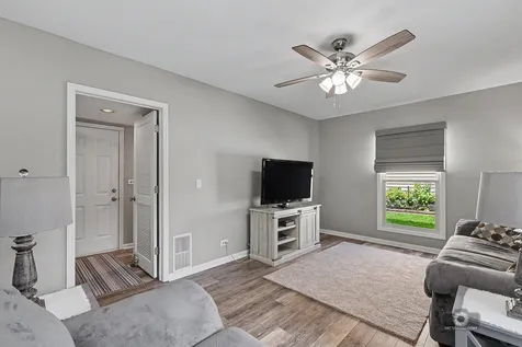 392 Basswood Court Carol Stream IL 60188