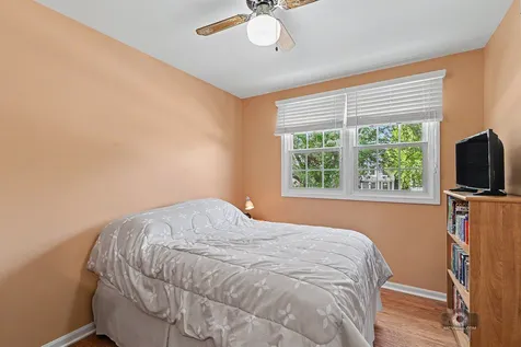 392 Basswood Court Carol Stream IL 60188