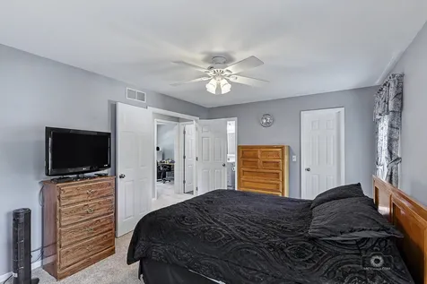 392 Basswood Court Carol Stream IL 60188