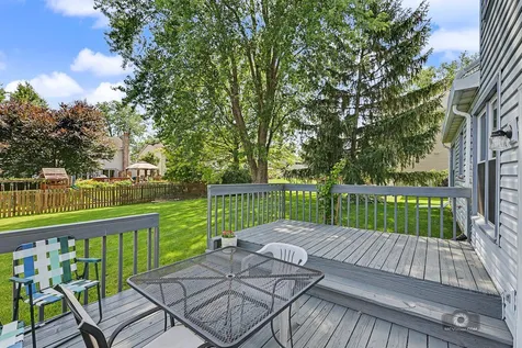 392 Basswood Court Carol Stream IL 60188