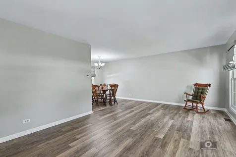 392 Basswood Court Carol Stream IL 60188