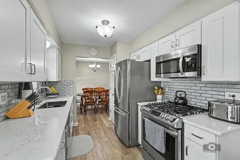 392 Basswood Court Carol Stream IL 60188