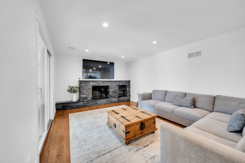 13513 South 84th Avenue Orland Park IL 60462