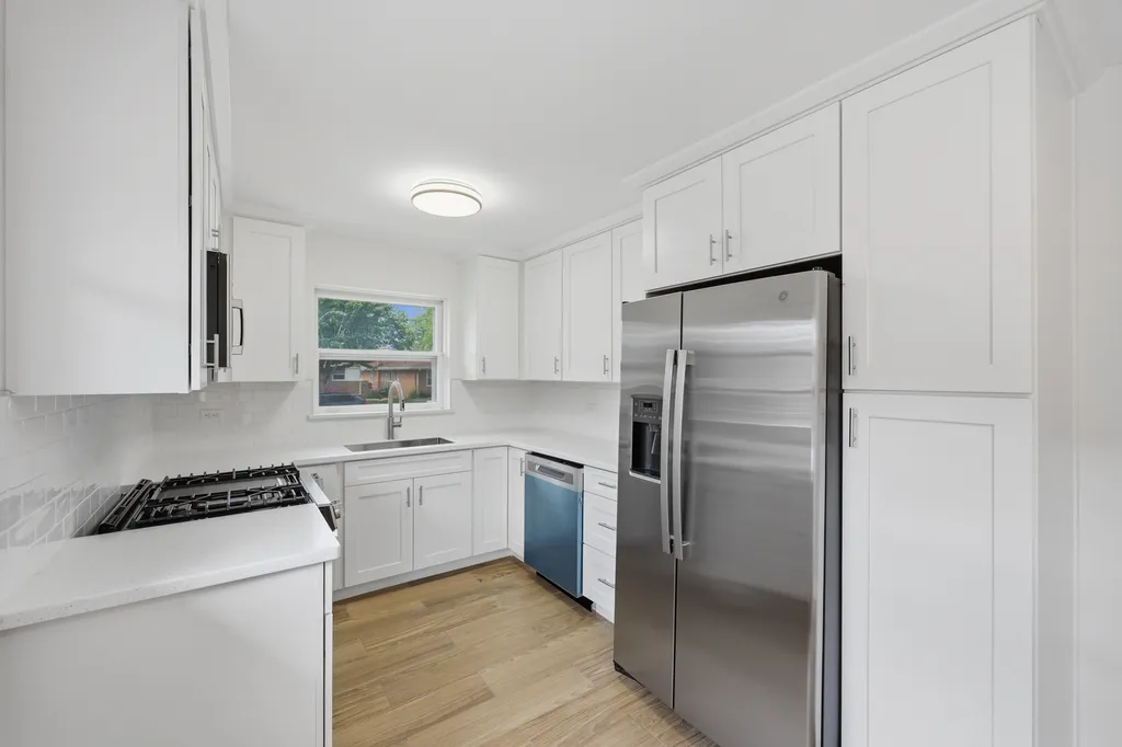 5107 Fairview Lane Skokie IL 60077
