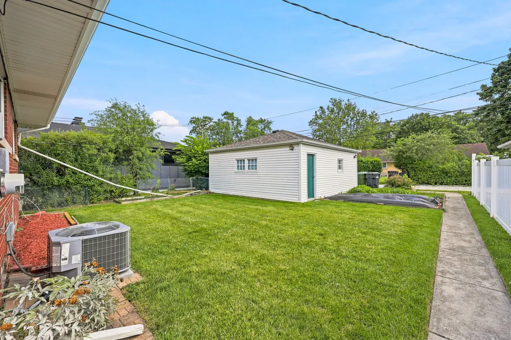5107 Fairview Lane Skokie IL 60077