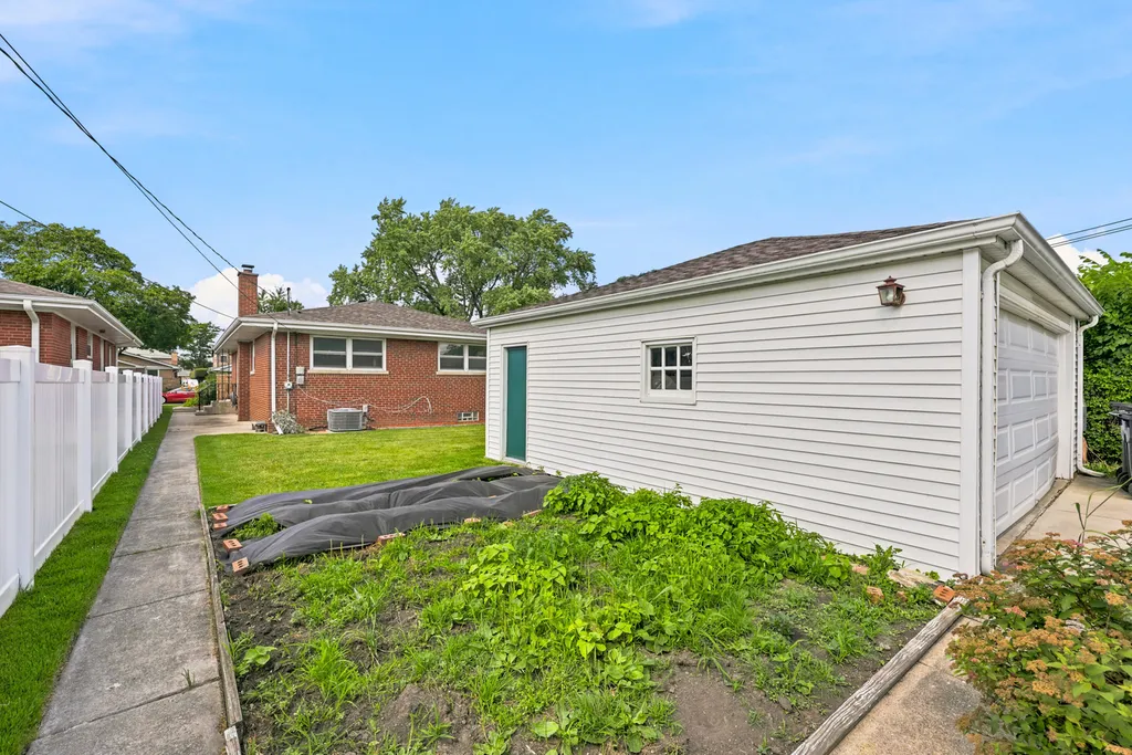 5107 Fairview Lane Skokie IL 60077