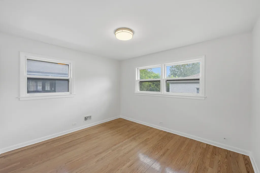 5107 Fairview Lane Skokie IL 60077