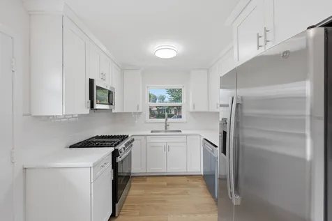5107 Fairview Lane Skokie IL 60077