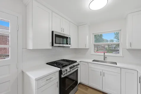 5107 Fairview Lane Skokie IL 60077