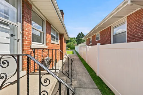 5107 Fairview Lane Skokie IL 60077