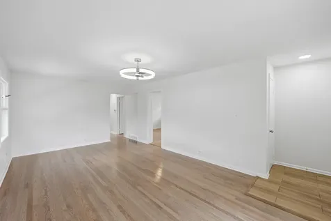 5107 Fairview Lane Skokie IL 60077