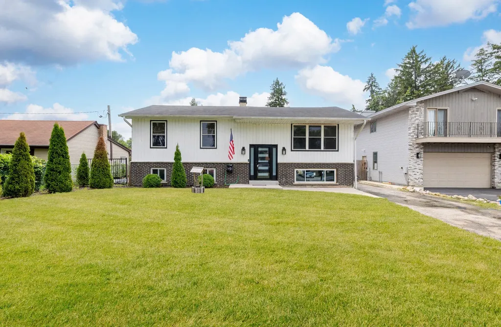 17W667 Lorraine Avenue Addison IL 60101