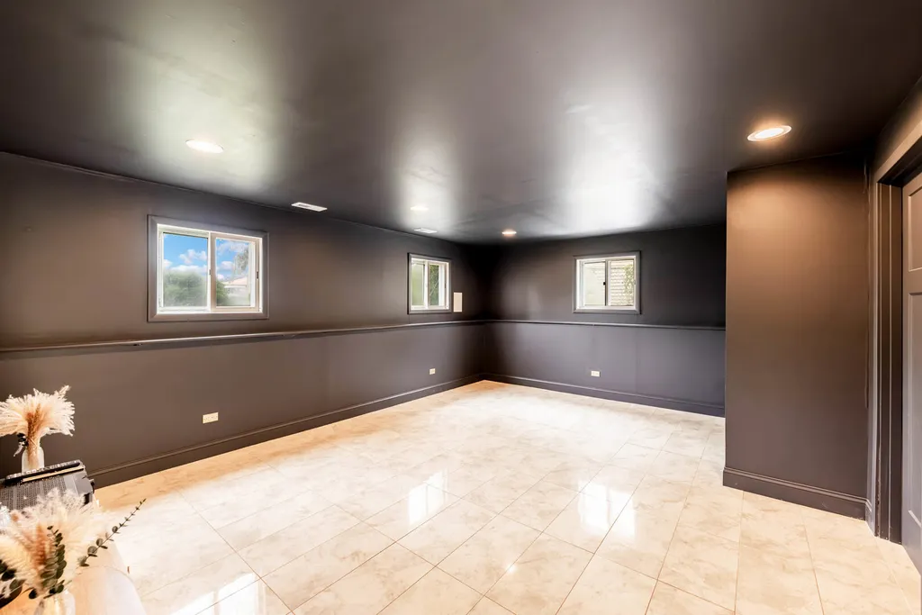 17W667 Lorraine Avenue Addison IL 60101