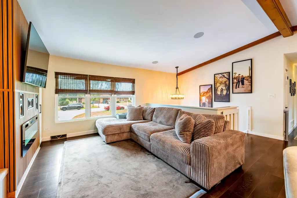 17W667 Lorraine Avenue Addison IL 60101