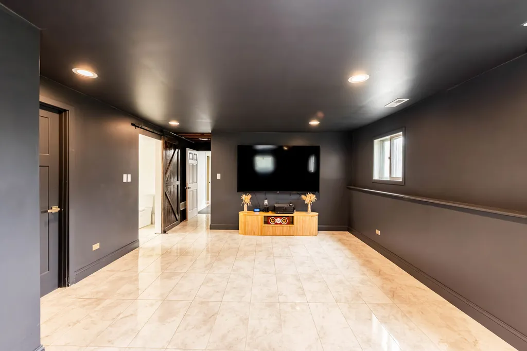 17W667 Lorraine Avenue Addison IL 60101
