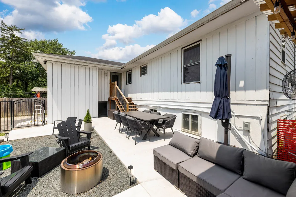 17W667 Lorraine Avenue Addison IL 60101