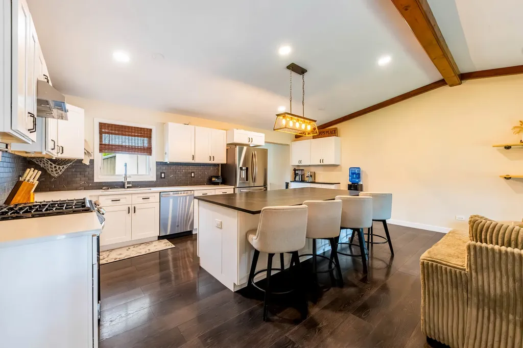 17W667 Lorraine Avenue Addison IL 60101