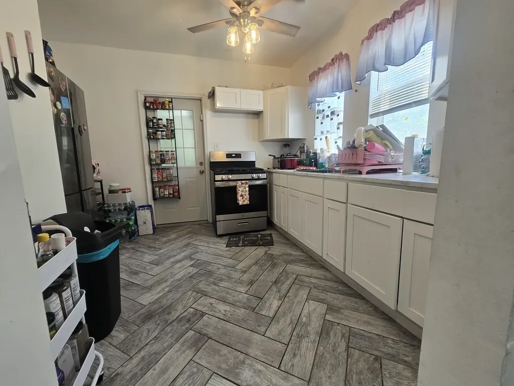 11515 South Eggleston Avenue Chicago IL 60628