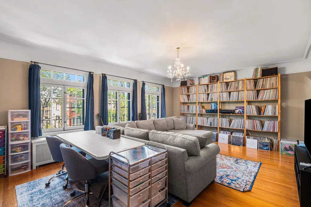 6209 North Mozart Street Chicago IL 60659