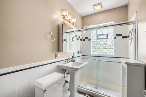 6209 North Mozart Street Chicago IL 60659