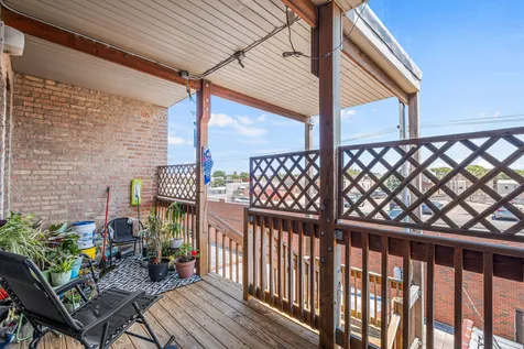 6209 North Mozart Street Chicago IL 60659