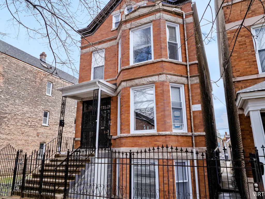 2253 South Whipple Avenue Chicago IL 60623