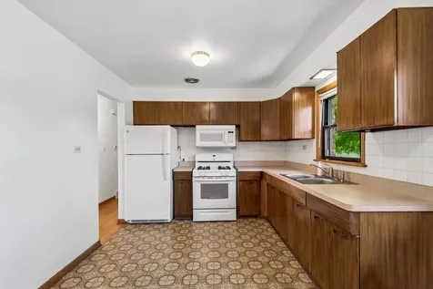 242 North Greenview Avenue Mundelein IL 60060