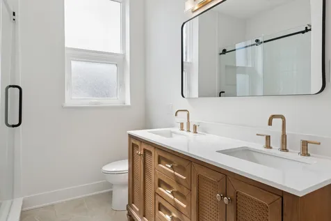 848 West George Street Chicago IL 60657