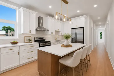848 West George Street Chicago IL 60657