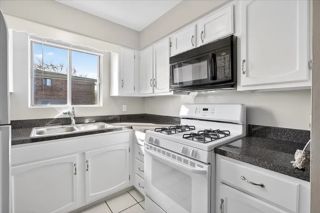 716 West 65th Street Westmont IL 60559