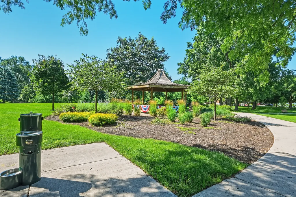 177 Cascade Drive Indian Head Park IL 60525