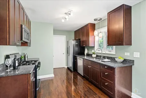 22 Forest Lane Elk Grove Village IL 60007
