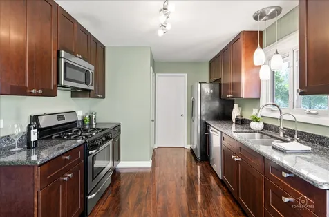 22 Forest Lane Elk Grove Village IL 60007