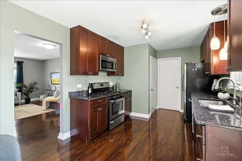 22 Forest Lane Elk Grove Village IL 60007
