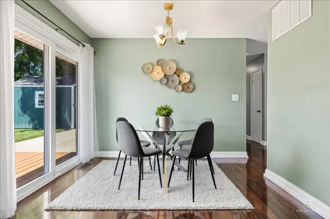 22 Forest Lane Elk Grove Village IL 60007