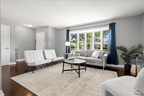 22 Forest Lane Elk Grove Village IL 60007