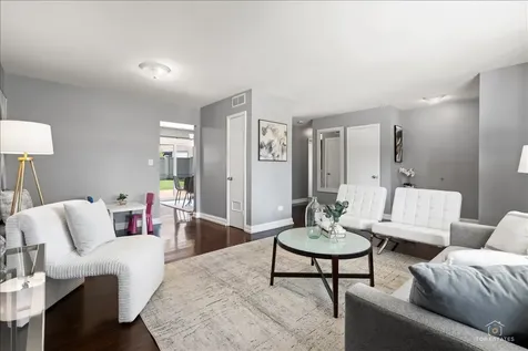 22 Forest Lane Elk Grove Village IL 60007