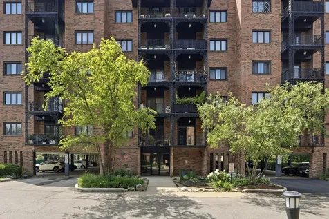 9331 Landings Lane Des Plaines IL 60016