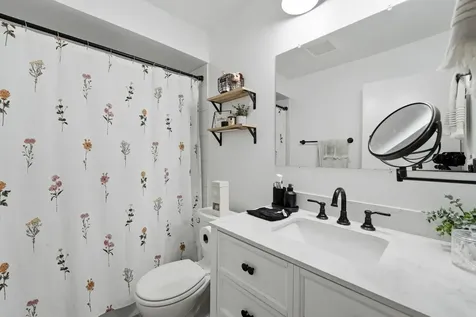 9331 Landings Lane Des Plaines IL 60016
