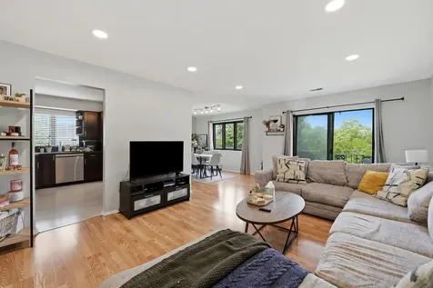 9331 Landings Lane Des Plaines IL 60016