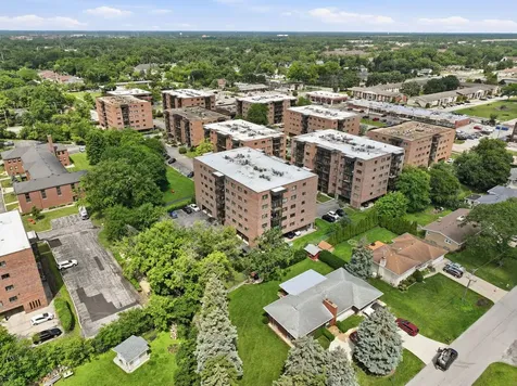 9331 Landings Lane Des Plaines IL 60016